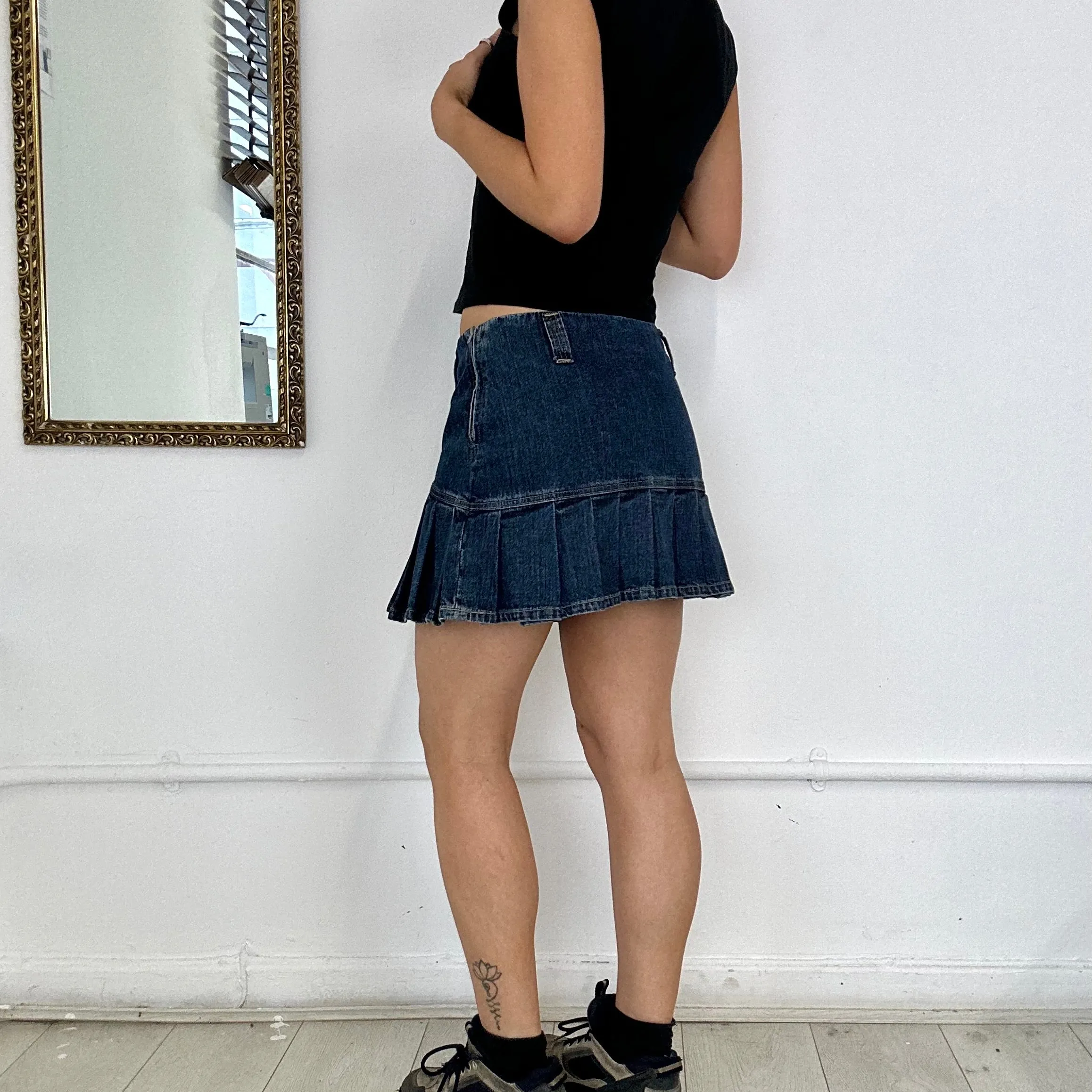 00's mini pleated denim skirt