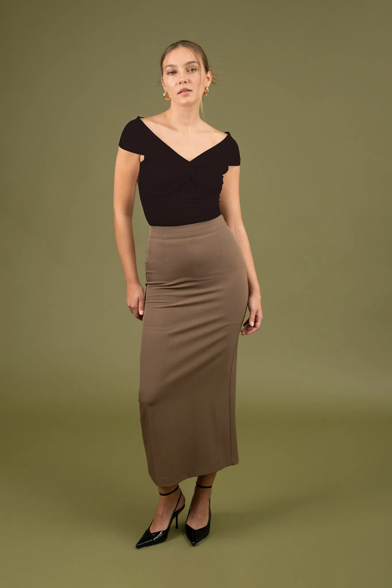 BACK SLIT STRAIGHT MIDI SKIRT