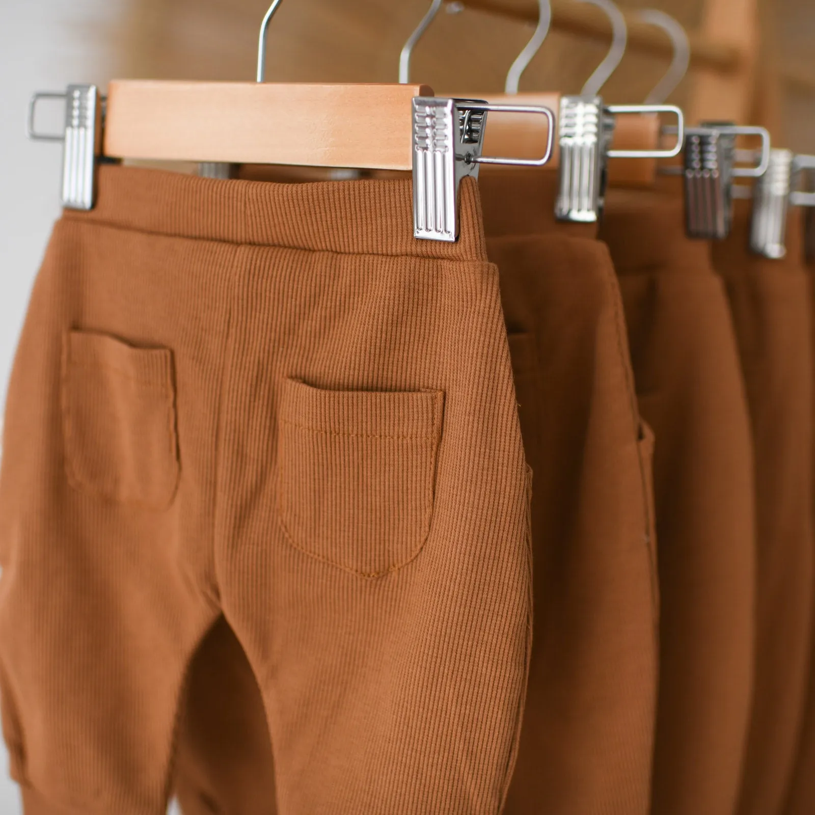 DESERT BRONZE rib organic cotton pants